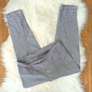 Victoria's Secret Sport Knockout Capri Leggings Periwinkle Gray Mesh Accents